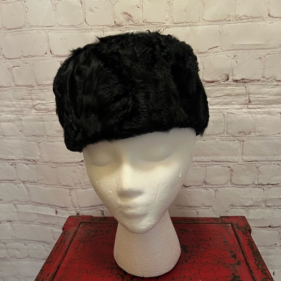 🇨🇦 VINTAGE Black Real Persian Fur Pillbox Hat with Fur Button Top - Picture 1 of 9
